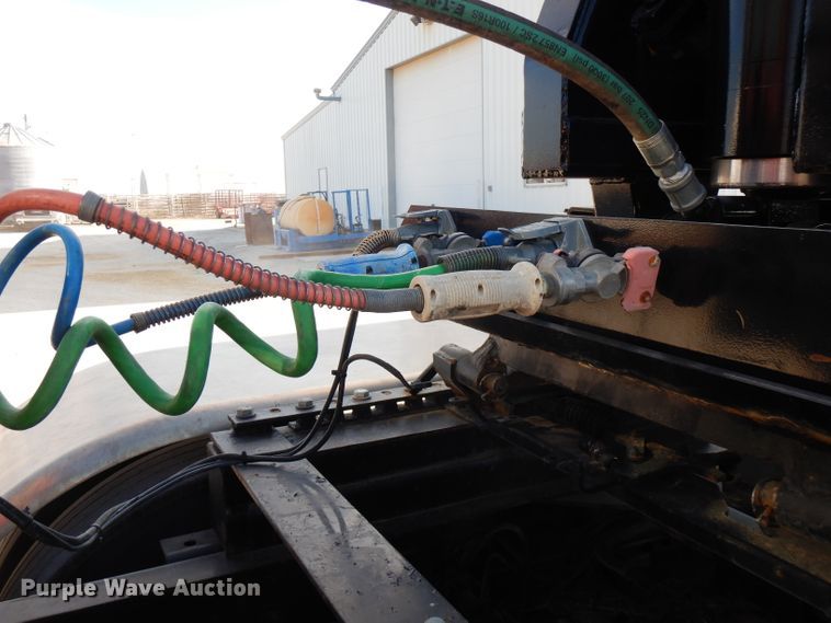 image for item FN9379 2009 Freightliner Cascadia  semi truck