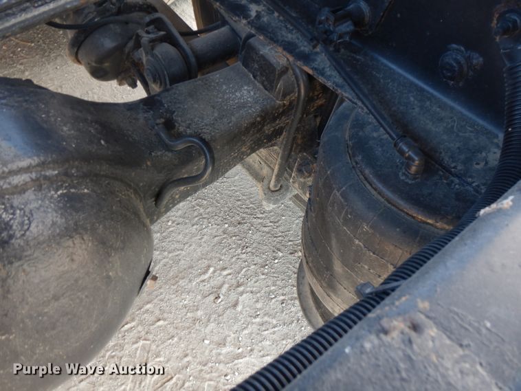 image for item FN9379 2009 Freightliner Cascadia  semi truck