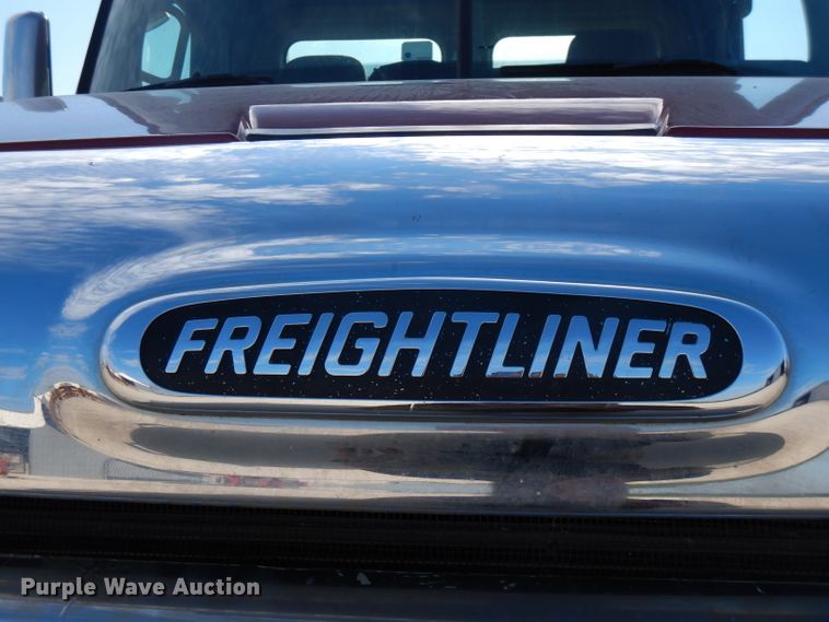 image for item FN9379 2009 Freightliner Cascadia  semi truck