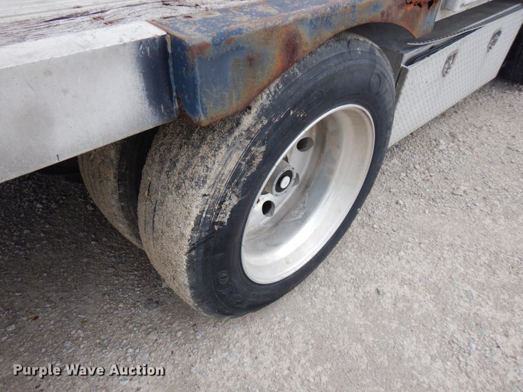 image for item FN9421 2002 Transcraft flatbed trailer