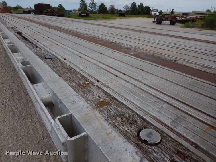 image for item FN9421 2002 Transcraft flatbed trailer