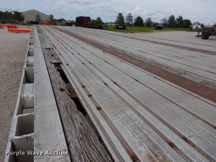 image for item FN9421 2002 Transcraft flatbed trailer