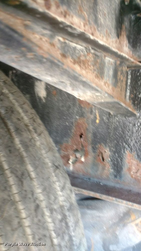 image for item FN9421 2002 Transcraft flatbed trailer