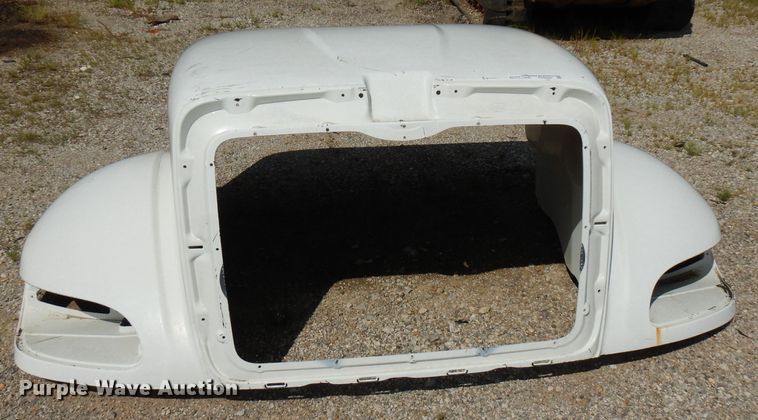 image for item FR9005 Peterbilt semi truck hood
