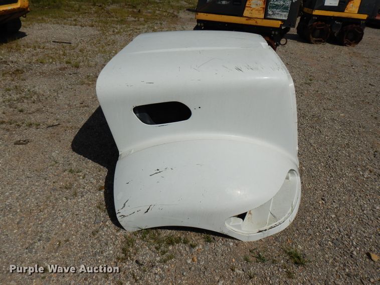 image for item FR9005 Peterbilt semi truck hood