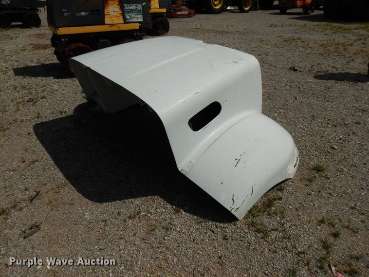 image for item FR9005 Peterbilt semi truck hood