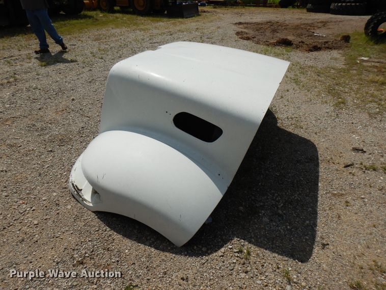 image for item FR9005 Peterbilt semi truck hood