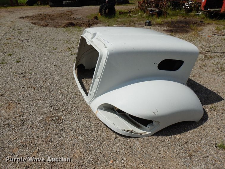 image for item FR9005 Peterbilt semi truck hood
