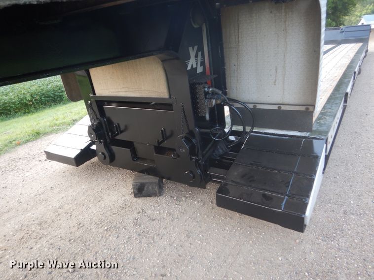 image for item FT9136 2006 Specialized Trailers XL60MFG lowboy equipment trailer