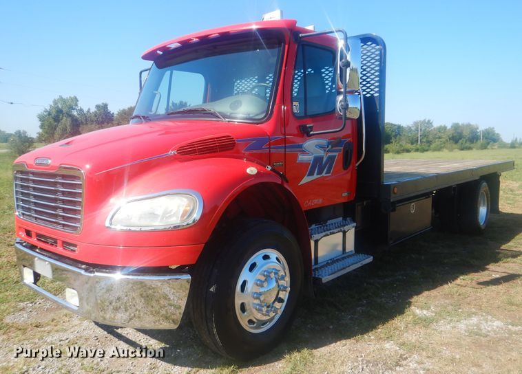 image for item GM9145 2006 Freightliner Business Class M2  flatbed truck