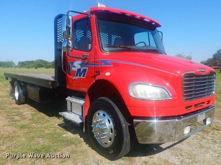 image for item GM9145 2006 Freightliner Business Class M2  flatbed truck