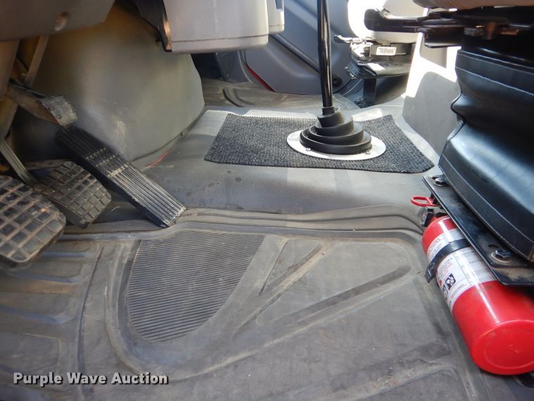 image for item GM9145 2006 Freightliner Business Class M2  flatbed truck