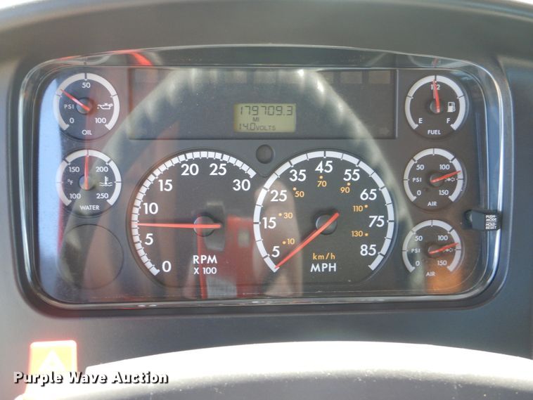 image for item GM9145 2006 Freightliner Business Class M2  flatbed truck