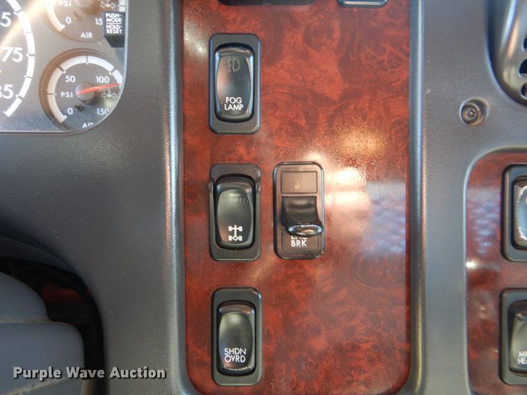 image for item GM9145 2006 Freightliner Business Class M2  flatbed truck