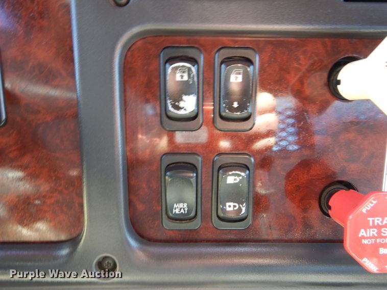 image for item GM9145 2006 Freightliner Business Class M2  flatbed truck