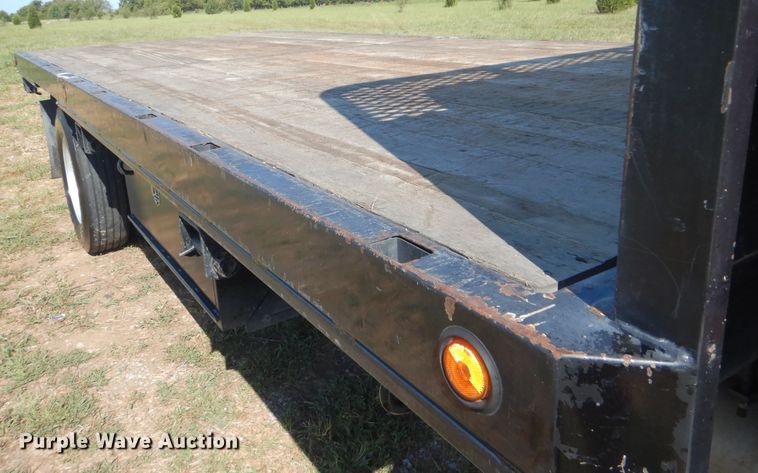 image for item GM9145 2006 Freightliner Business Class M2  flatbed truck