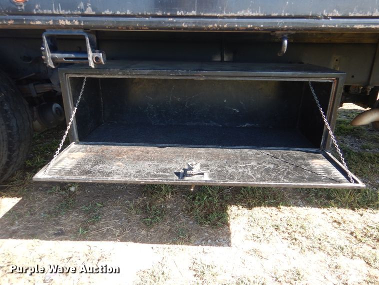 image for item GM9145 2006 Freightliner Business Class M2  flatbed truck