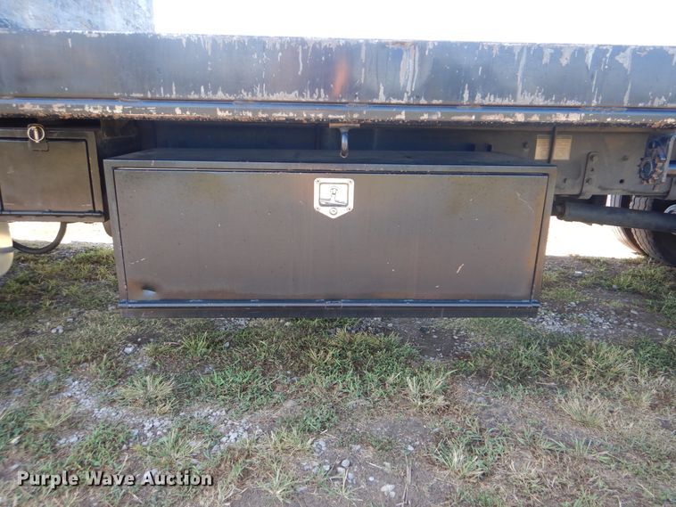 image for item GM9145 2006 Freightliner Business Class M2  flatbed truck