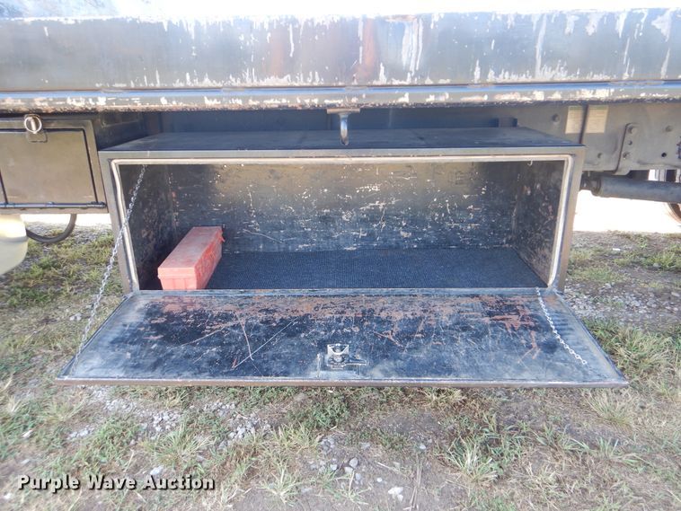 image for item GM9145 2006 Freightliner Business Class M2  flatbed truck