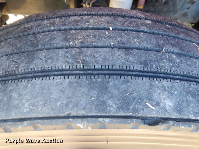 image for item GM9145 2006 Freightliner Business Class M2  flatbed truck