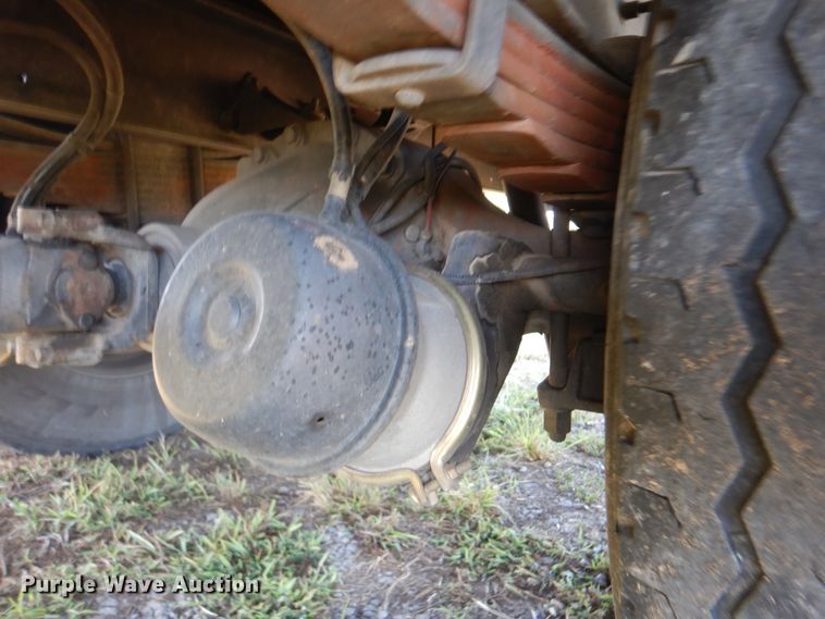 image for item GM9145 2006 Freightliner Business Class M2  flatbed truck