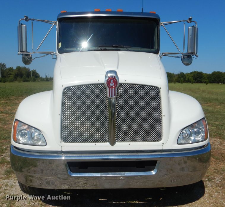 image for item GM9146 2012 Kenworth T370  flatbed truck