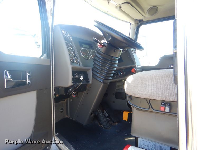 image for item GM9146 2012 Kenworth T370  flatbed truck