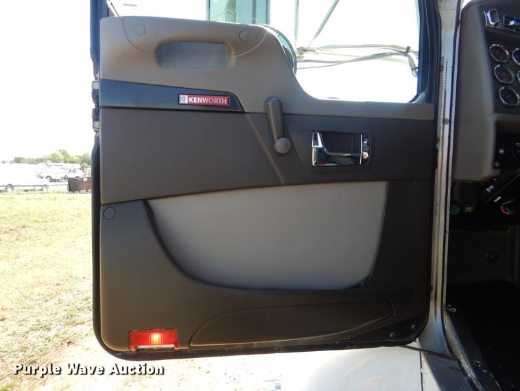 image for item GM9146 2012 Kenworth T370  flatbed truck