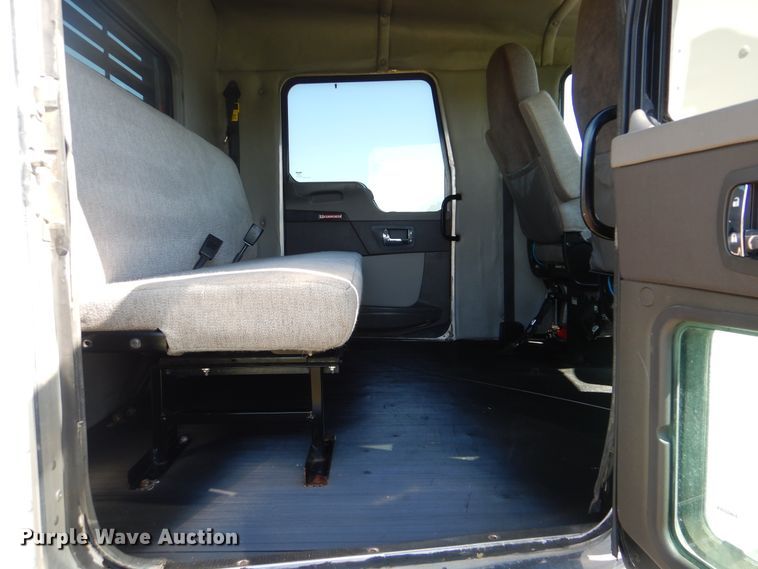 image for item GM9146 2012 Kenworth T370  flatbed truck