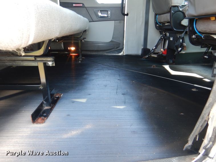 image for item GM9146 2012 Kenworth T370  flatbed truck