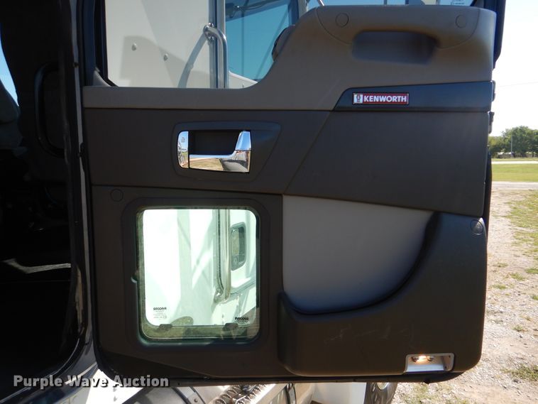 image for item GM9146 2012 Kenworth T370  flatbed truck