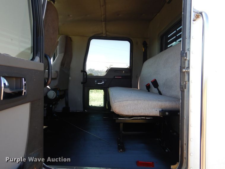 image for item GM9146 2012 Kenworth T370  flatbed truck