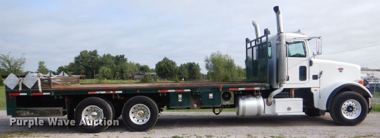 image for item GM9153 2009 Peterbilt 365  flatbed truck