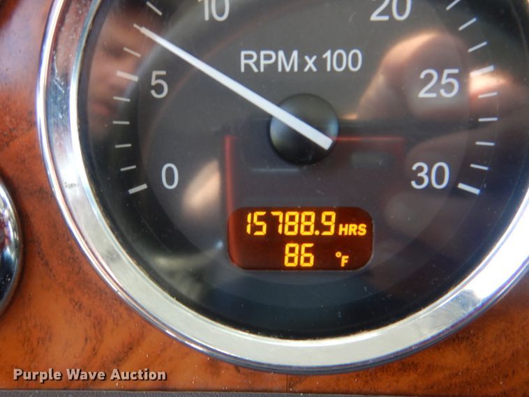 image for item GM9153 2009 Peterbilt 365  flatbed truck