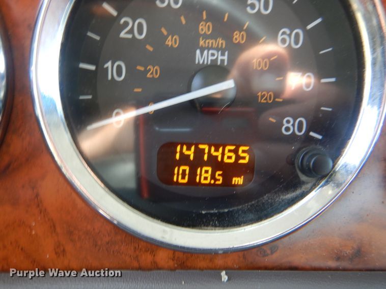 image for item GM9153 2009 Peterbilt 365  flatbed truck