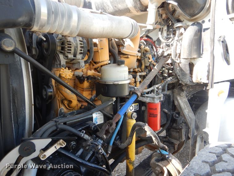 image for item GM9153 2009 Peterbilt 365  flatbed truck