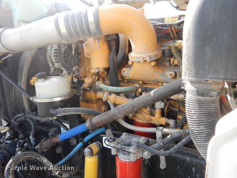 image for item GM9153 2009 Peterbilt 365  flatbed truck