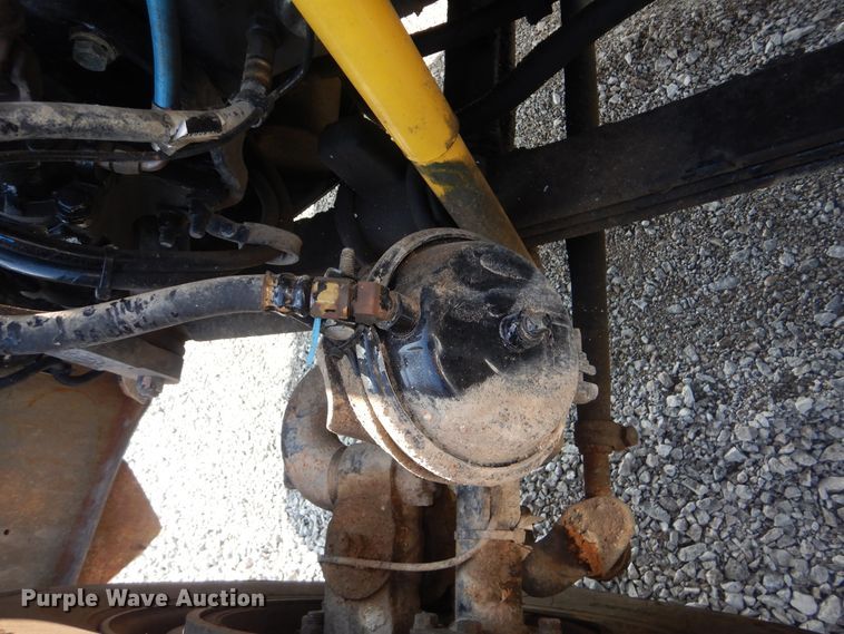 image for item GM9153 2009 Peterbilt 365  flatbed truck