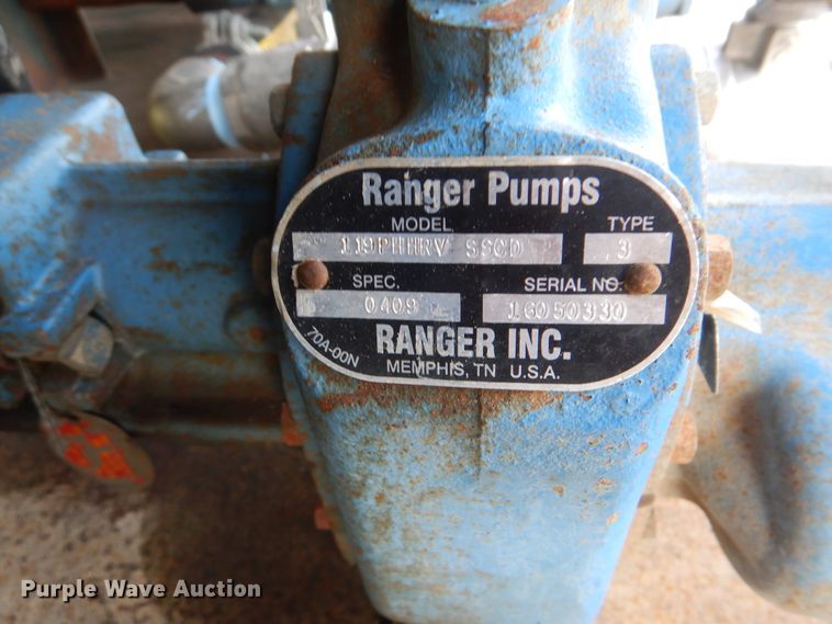 image for item GM9153 2009 Peterbilt 365  flatbed truck