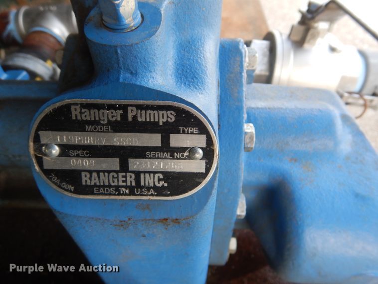 image for item GM9153 2009 Peterbilt 365  flatbed truck