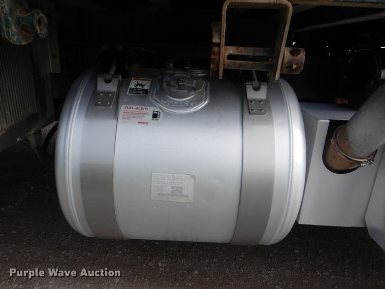 image for item GM9153 2009 Peterbilt 365  flatbed truck