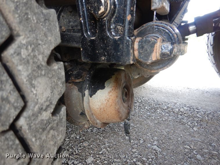 image for item GM9153 2009 Peterbilt 365  flatbed truck