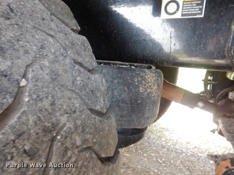 image for item GM9153 2009 Peterbilt 365  flatbed truck