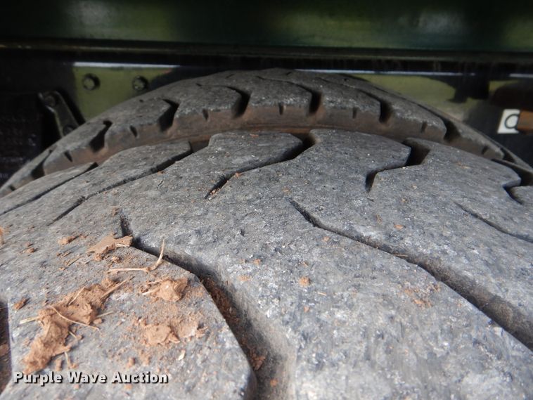 image for item GM9153 2009 Peterbilt 365  flatbed truck