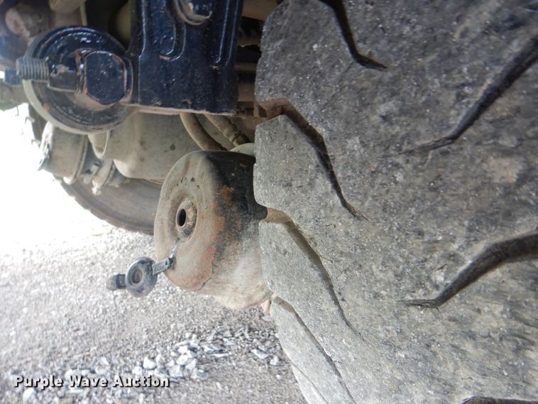 image for item GM9153 2009 Peterbilt 365  flatbed truck