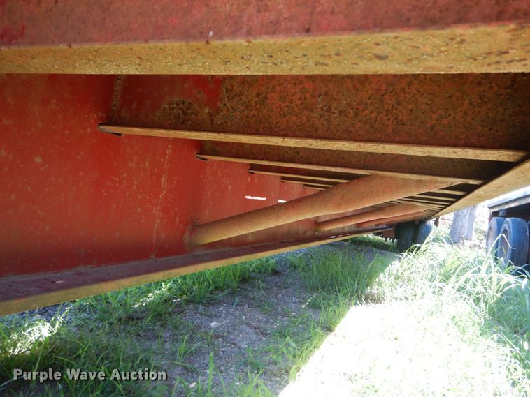 image for item GR9775 1987 Fruehauf drop deck trailer