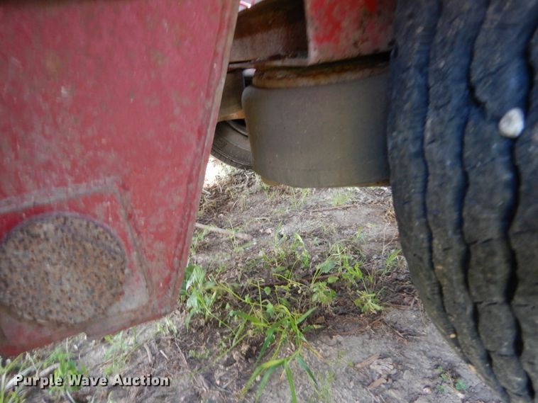 image for item GR9775 1987 Fruehauf drop deck trailer