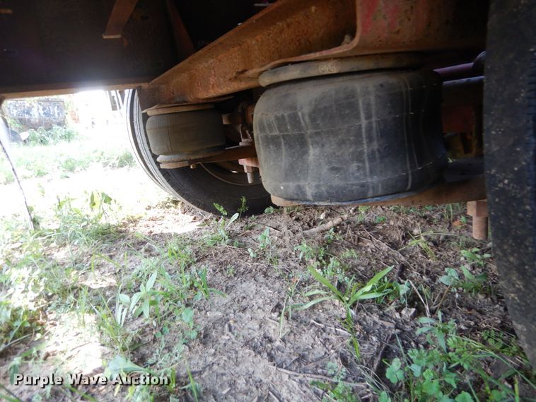 image for item GR9775 1987 Fruehauf drop deck trailer