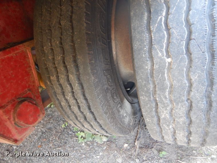 image for item GR9775 1987 Fruehauf drop deck trailer