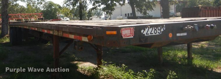 image for item GR9776 1986 Hobbs flatbed trailer